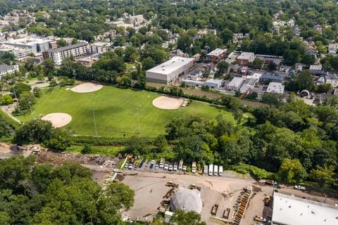 Heavy gray cloud formation above Mount Vernon, New York. Detailed aerial cloudsc Fotos de archivo