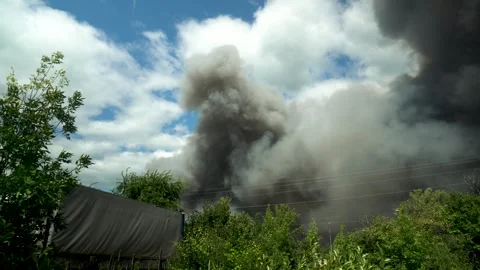 Heavy Gray Smoke Clouds Churning Above a Major Fire Vidéo 343894637
