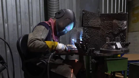 Heavy industry and worker welding metal 動画素材 255929944