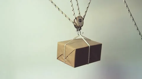 Heavy lifting with block &amp; tackle Vidéo 22323387