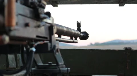 Heavy machine gun in the trenches. War in real time Vídeo Stock 67586424