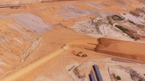 Heavy machinery working in a vast lignite mine Video stock 342813796