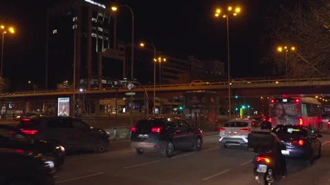 Heavy night traffic moving through Madrid streets 스톡 동영상 329592809