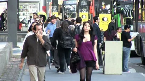 Heavy Pedestrian Traffic in Centro De Sao Paulo, Brazil 스톡 동영상 19717100