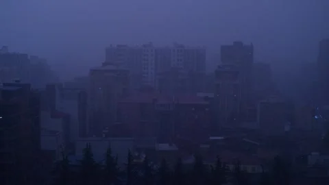 Heavy rain in the city Video stock 283000359