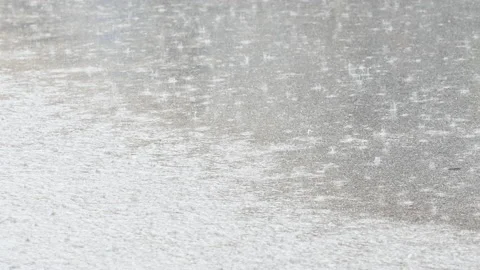 Heavy rain drops falling on a city street Stock Footage 140031180
