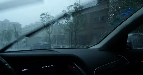 Heavy rain falling on car windshield during storm Video stock 342278823