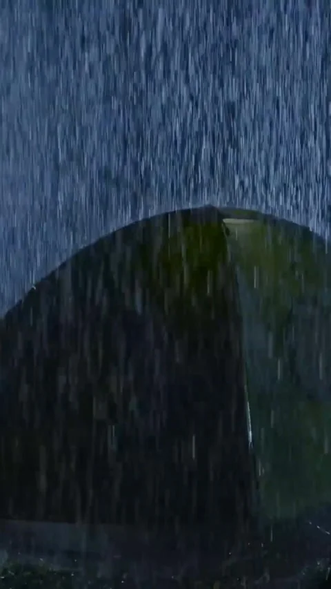 Heavy Rain Falling 스톡 동영상 326380676