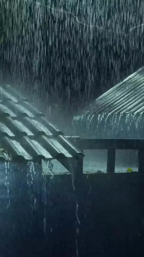 Heavy Rain Falling 스톡 동영상 326391467