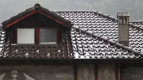Heavy rain falling on rooftop Stock Footage 157238605