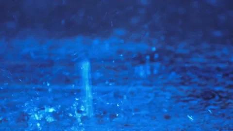 Heavy rain fell on the roads, causing a lot of flooding. 스톡 동영상 201939145