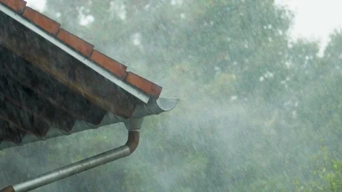 Heavy rain in slow motion 스톡 동영상 93678367