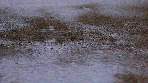 Heavy rain splashing on the ground Video stock 65786825