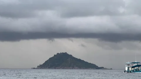 Heavy Rain Storm Over Koh Nang Yuan Island From Ferry Boat 4K Vídeos de archivo 336521871