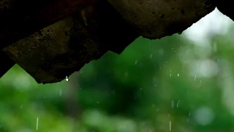Heavy rain thunderstorm water dripping from roof of a house in day time. 스톡 동영상 336571046