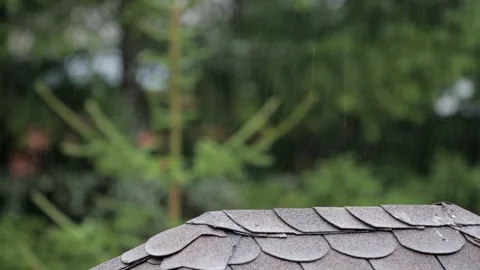 Heavy rain thunderstorm water dripping from roof of a house in day time. 스톡 동영상 336571048