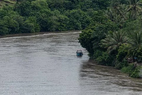 Heavy rain for two consecutive nights in East Sumba has caused a major flood Foto stock