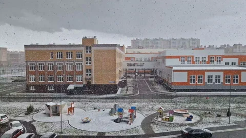 Heavy raindrops roll down the window pane. Video stock 217895409