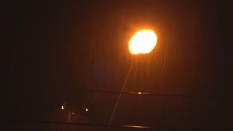 Heavy rainning and lighting storm on night time  库存影片 129639564
