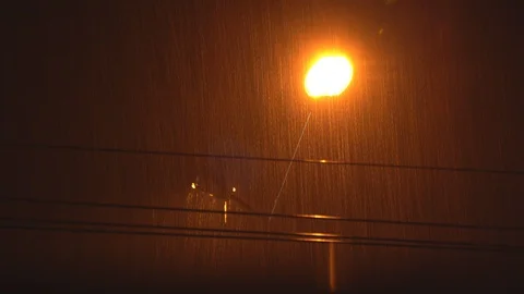 Heavy rainning and lighting storm on night time  Vídeos de archivo 129639870