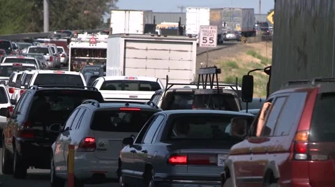 HEAVY RUSH HOUR STOP AND GO TRAFFIC ON FREEWAY CALIFORNIA Vidéo 46266403