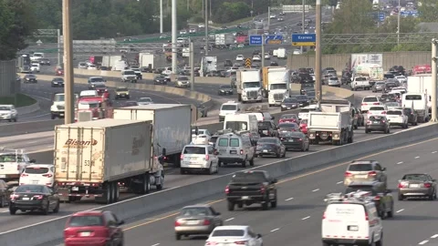 Heavy rush hour traffic on highway Stockbeeldmateriaal 154439698