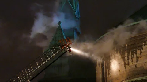 Heavy smoke at cathedral fire Stock Footage 105348003