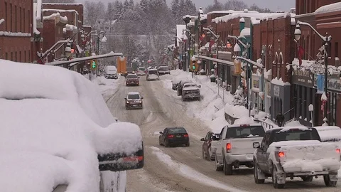 Heavy snow and beautiful blizzard in scenic town of Bracebridge Muskoka Stock Footage 71209540