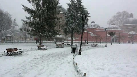 Heavy snow fall and snowstorm in Istanbul Video stock 58632284