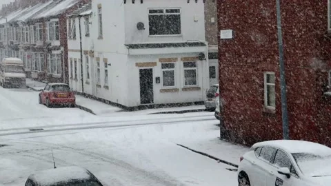 Heavy Snow On A street 스톡 동영상 148222492