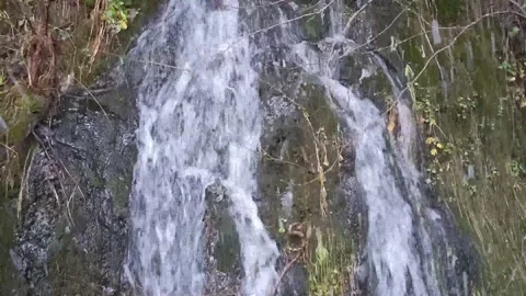 Heavy snow at the waterfall version 2 Vídeo Stock 172564801