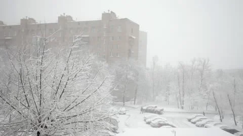 Heavy snowfall in the city Video stock 20634240