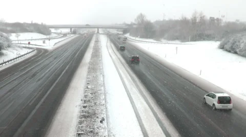 Heavy snowfall on German highway Vidéo 45591703