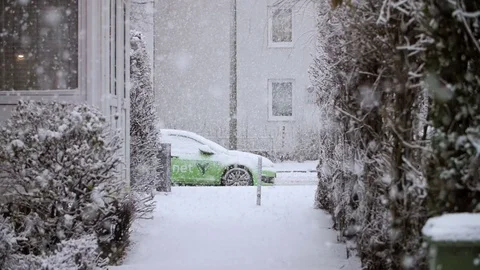 Heavy Snowfall in Slow Motion 스톡 동영상 84884601