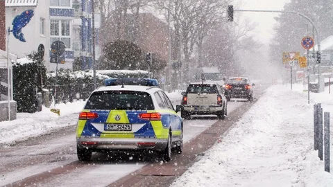 Heavy Snowfall in Slow Motion 動画素材 86887374