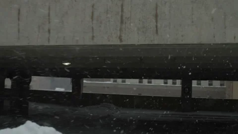 Heavy snowfall in an urban environment with reduced visibility Video stock 152922680