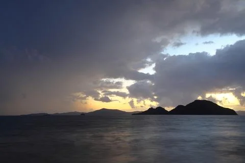 Heavy, storm clouds over the ocean, herald the arrival of a storm. Beautifu.. Stock Photos