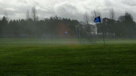 Heavy storm wind rain on empty football pitch field in england uk Vídeos de archivo 169419015