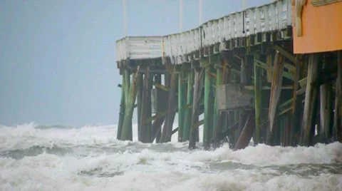 Heavy Surf hits Pier Vidéo 8832418