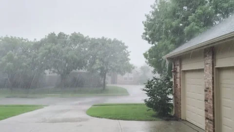 Heavy Texas spring thunderstorm right outside the front door, blowing trees Vídeo Stock 310152323