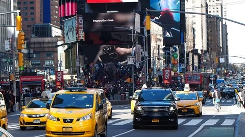 Heavy Traffic between the Billboards of Time Square in Manhattan 動画素材 117211796