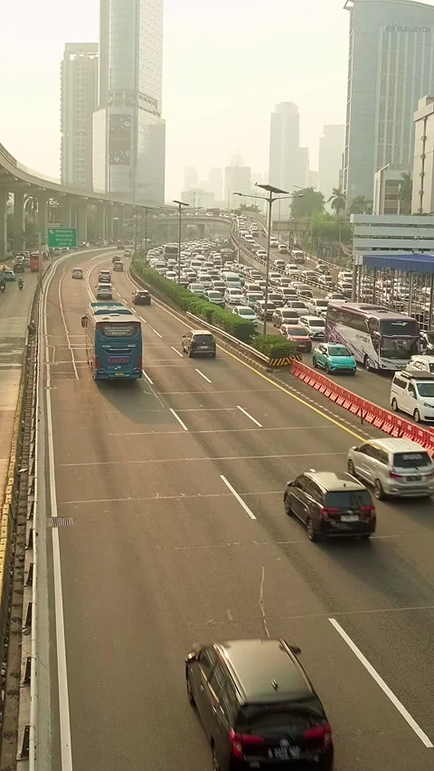 Heavy traffic clogs Stock Footage 345295621