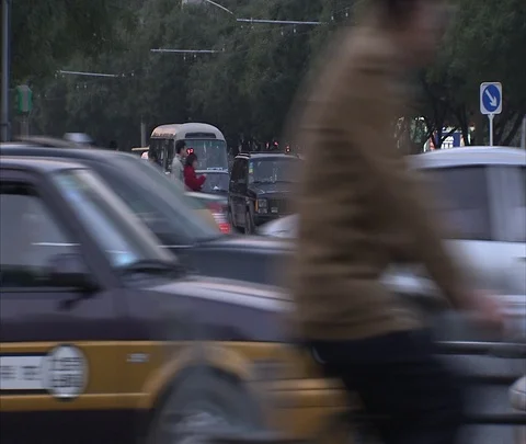 Heavy traffic crossing intersection in downtown Beijing Stock Footage 86745588