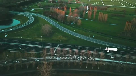 Heavy traffic flow on intersecting road network in Amsterdam in autumn, Vidéo 144965912