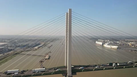 Heavy traffic on highway cable-stayed bridge with tall concrete pylons 스톡 동영상 161147424