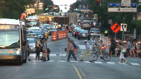 Heavy Traffic intersection in NYC Video stock 25734078