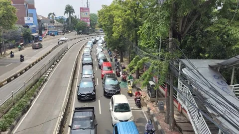 A heavy traffic jam at the main road in Kalibata ward. Video stock 163859005