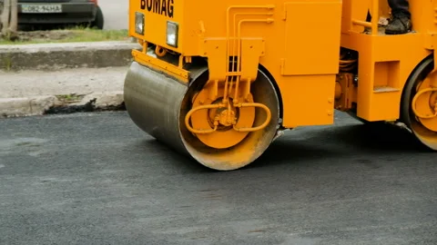 Heavy vibration roller machine equipment at asphalt pavement press works. Stock-Footage 89156102