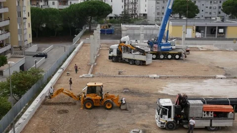 Hectic work on a construction site 库存影片 243839072