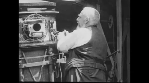 HEIDELBERG - 1932 - Students learn about astronomy and evolution at Germany's 動画素材 254194091